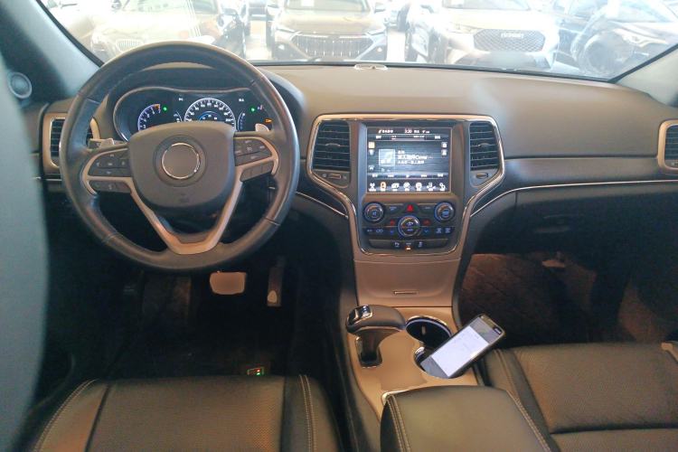 Used Jeep Grand Cherokee 2015 3.0L Elite Navigation Edition Interior 2