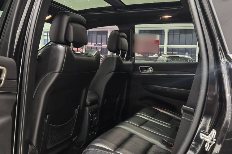 Used Jeep Grand Cherokee 2015 3.0L Elite Navigation Edition Interior 2