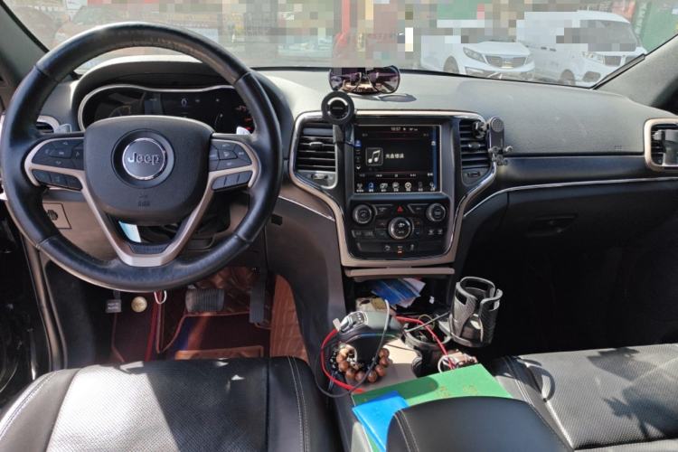 Used Jeep Grand Cherokee 2015 3.0TD Diesel Elite Navigation Edition Interior 2