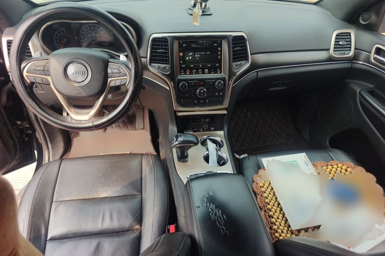 Used Jeep Grand Cherokee 2015 3.0L Comfort Navigation Edition Interior 2