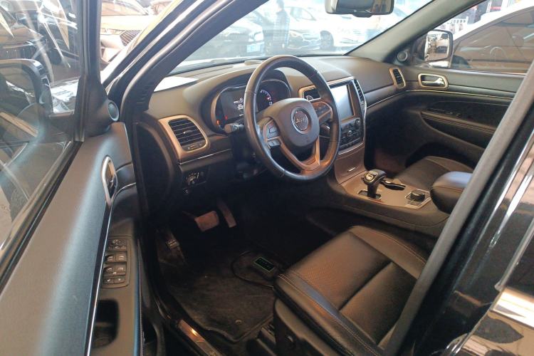 Used Jeep Grand Cherokee 2015 3.0L Elite Navigation Edition Interior 3