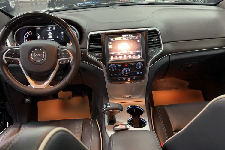 Used Jeep Grand Cherokee 2015 3.6L Luxury Navigation Edition Interior 3