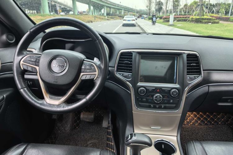 Used Jeep Grand Cherokee 2015 3.0L Elite Navigation Edition Interior 3