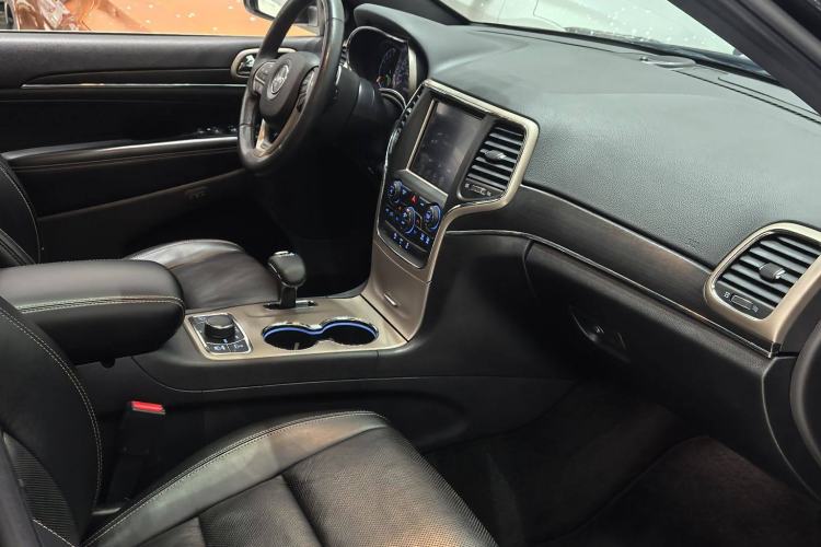 Used Jeep Grand Cherokee 2015 3.0L Elite Navigation Edition Interior 4