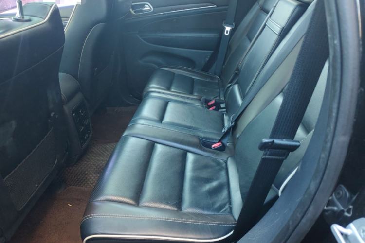 Used Jeep Grand Cherokee 2015 3.6L Luxury Navigation Edition Interior 4
