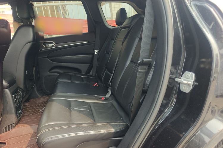 Used Jeep Grand Cherokee 2015 3.0L Comfort Navigation Edition Interior 4