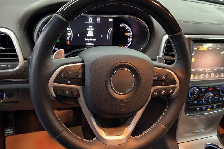 Used Jeep Grand Cherokee 2015 3.6L Luxury Navigation Edition Interior 5