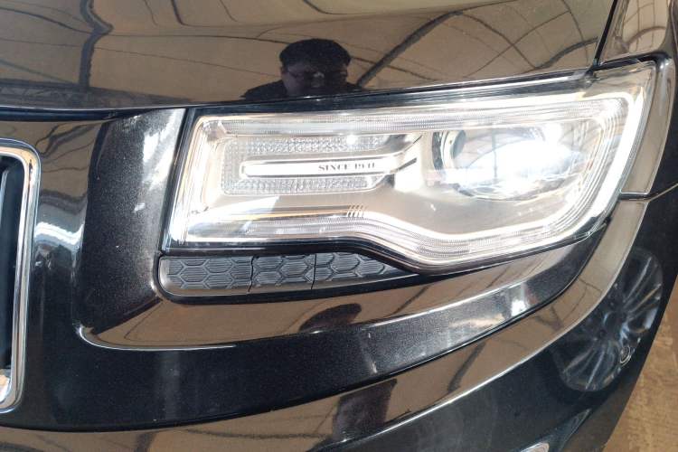 Used Jeep Grand Cherokee 2015 3.0L Elite Navigation Edition Left Front Headlight