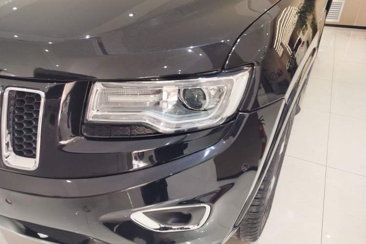 Used Jeep Grand Cherokee 2015 3.6L Luxury Navigation Edition Left Front Headlight