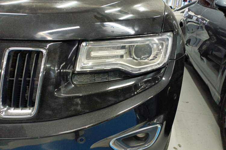 Used Jeep Grand Cherokee 2015 3.0L Elite Navigation Edition Left Front Headlight