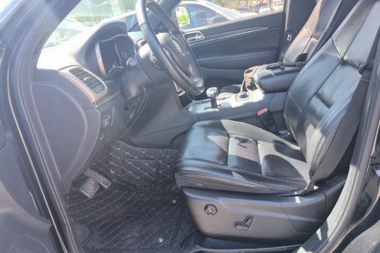 Used Jeep Grand Cherokee 2015 3.0L Comfort Navigation Edition Left Front Seat