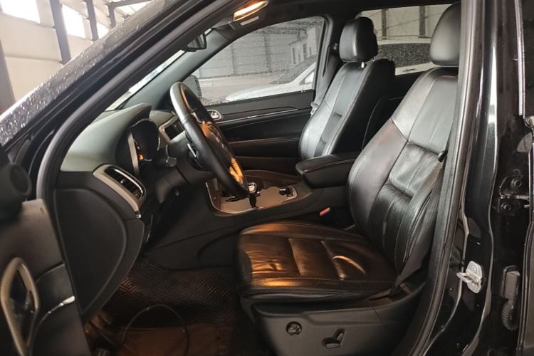 Used Jeep Grand Cherokee 2015 3.0TD Diesel Comfort Navigation Edition Left Front Seat