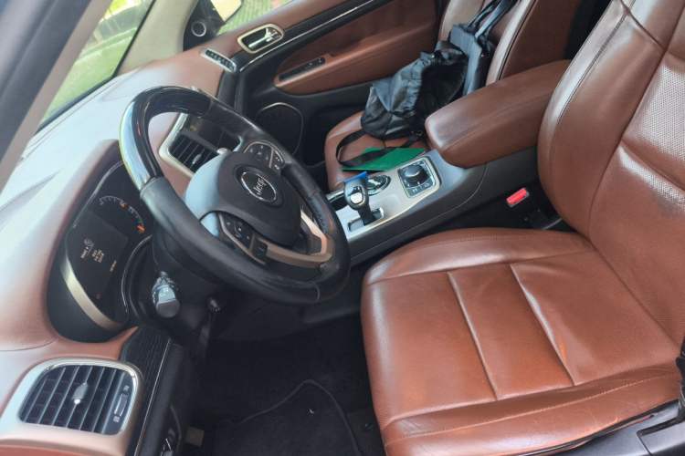 Used Jeep Grand Cherokee 2015 3.6L Flagship Prestige Edition Left Front Seat