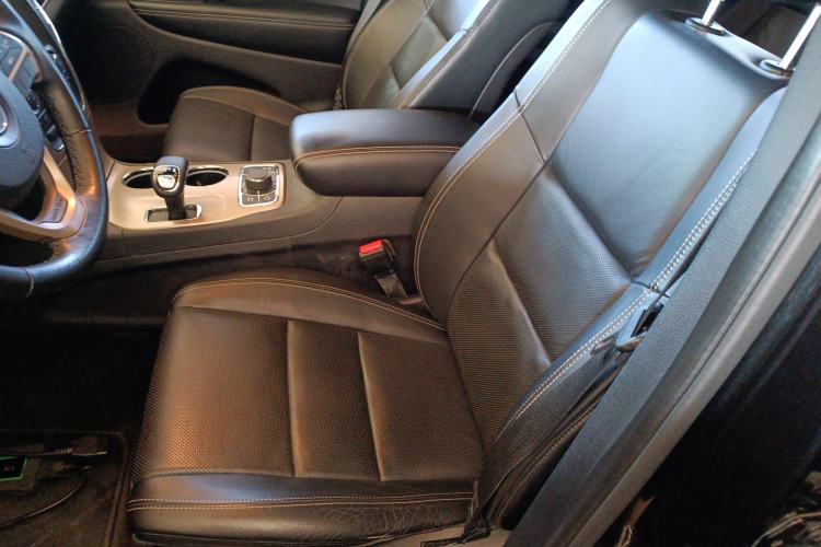 Used Jeep Grand Cherokee 2015 3.0L Elite Navigation Edition Left Front Seat