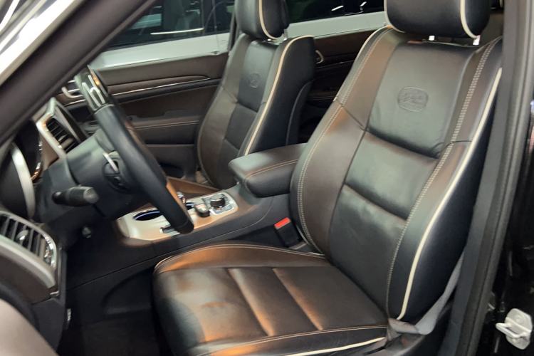 Used Jeep Grand Cherokee 2015 3.6L Luxury Navigation Edition Left Front Seat