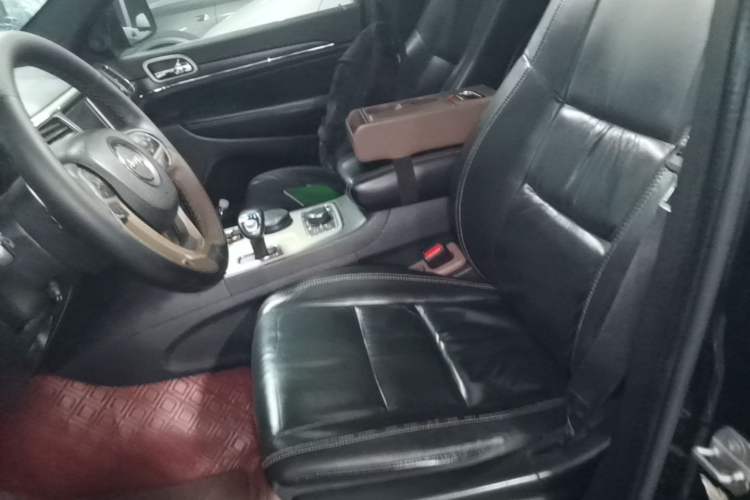 Used Jeep Grand Cherokee 2015 3.0L Comfort Navigation Edition Left Front Seat