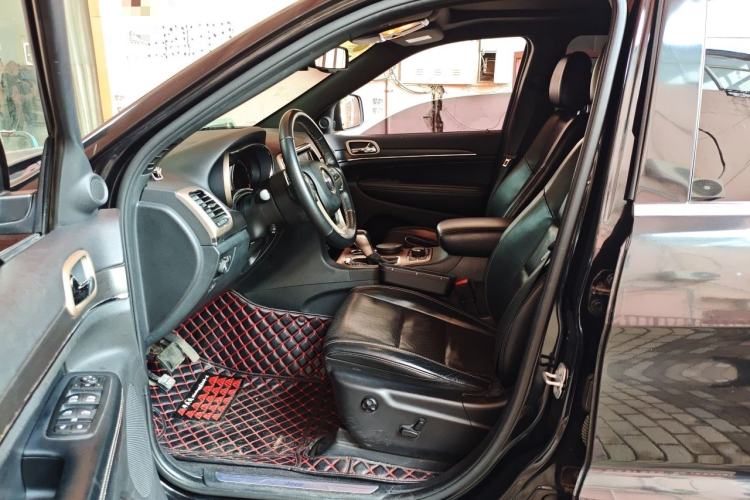 Used Jeep Grand Cherokee 2015 3.0L Elite Navigation Edition Left Front Seat