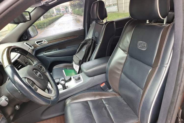 Used Jeep Grand Cherokee 2015 3.6L Luxury Navigation Edition Left Front Seat