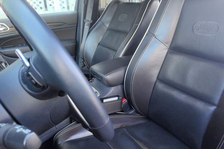 Used Jeep Grand Cherokee 2015 3.6L Luxury Navigation Edition Left Front Seat