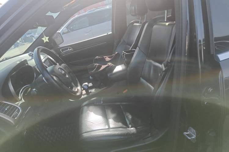 Used Jeep Grand Cherokee 2015 3.0L Elite Navigation Edition Left Front Seat