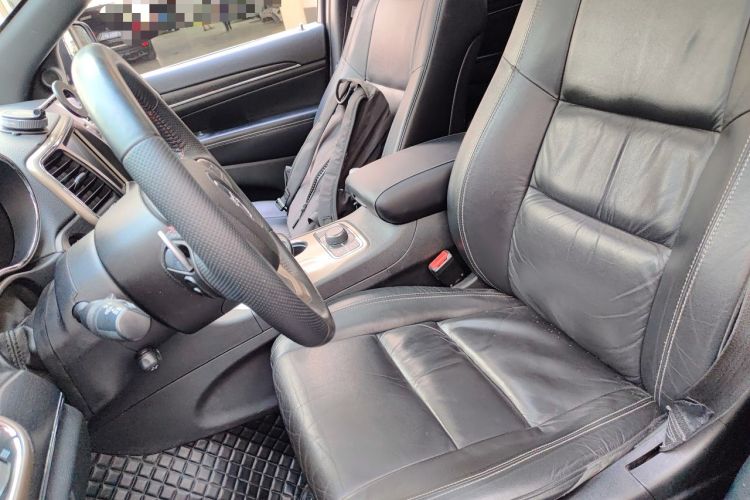 Used Jeep Grand Cherokee 2015 3.0TD Diesel Comfort Navigation Edition Left Front Seat