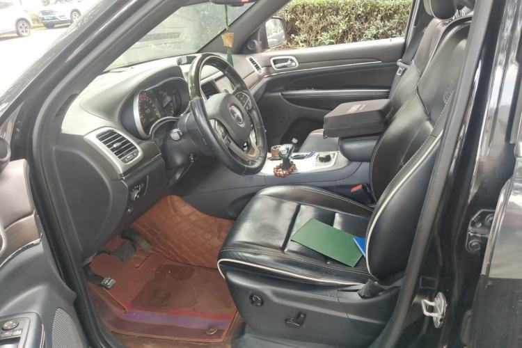 Used Jeep Grand Cherokee 2015 3.6L Luxury Navigation Edition Left Front Seat
