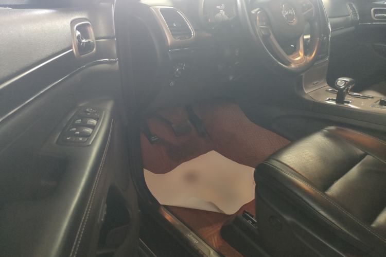 Used Jeep Grand Cherokee 2015 3.0L Elite Navigation Edition Left Front Seat