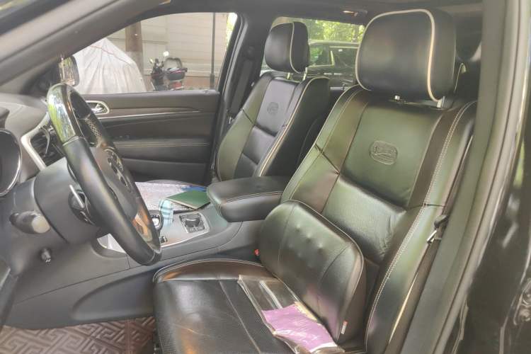Used Jeep Grand Cherokee 2015 3.6L Luxury Navigation Edition Left Front Seat