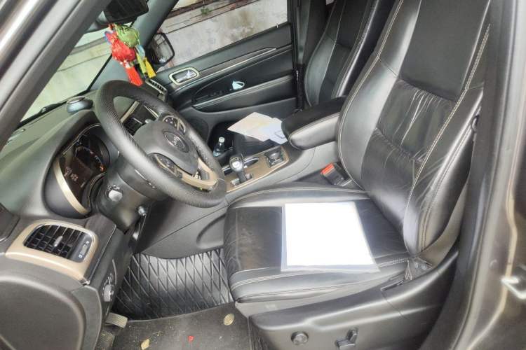 Used Jeep Grand Cherokee 2015 3.0TD Diesel Comfort Navigation Edition Left Front Seat
