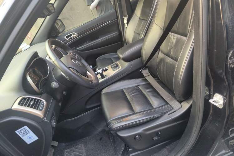 Used Jeep Grand Cherokee 2015 3.0L Comfort Navigation Edition Left Front Seat