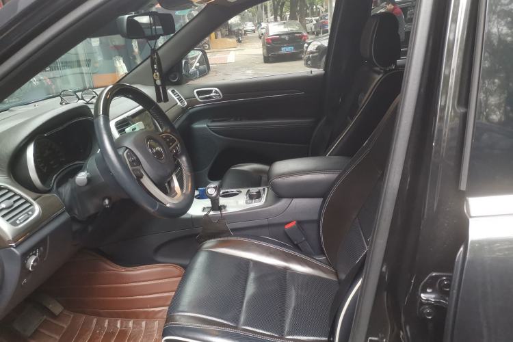 Used Jeep Grand Cherokee 2015 3.6L Luxury Navigation Edition Left Front Seat