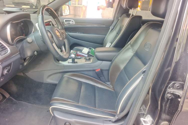 Used Jeep Grand Cherokee 2015 3.6L Luxury Navigation Edition Left Front Seat