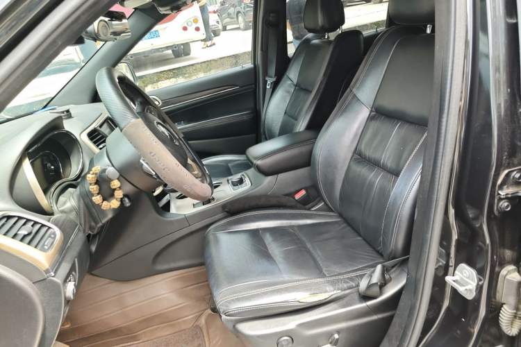 Used Jeep Grand Cherokee 2015 3.0TD Diesel Comfort Navigation Edition Left Front Seat
