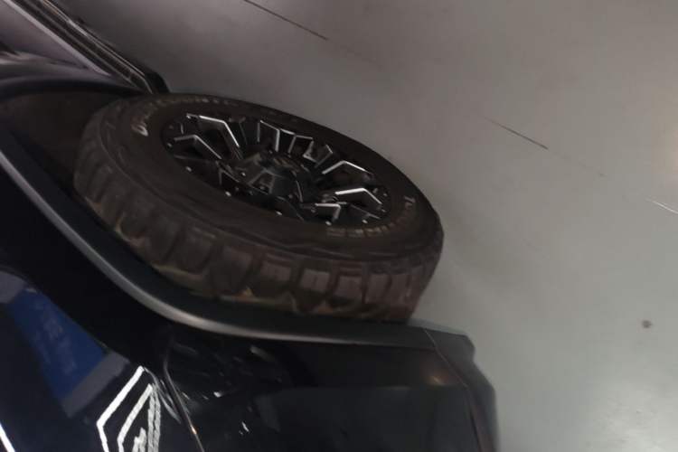 Used Jeep Grand Cherokee 2015 3.0L Comfort Navigation Edition Left Front Wheel Hub