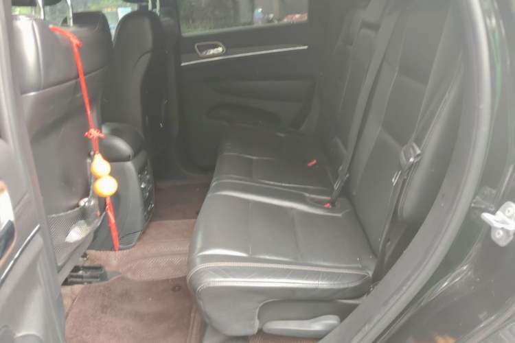 Used Jeep Grand Cherokee 2015 3.0L Comfort Navigation Edition Left Rear Seat
