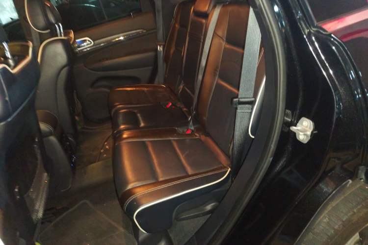 Used Jeep Grand Cherokee 2015 3.6L Luxury Navigation Edition Left Rear Seat