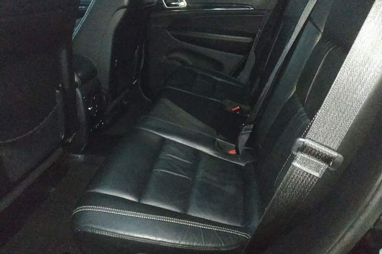 Used Jeep Grand Cherokee 2015 3.0L Comfort Navigation Edition Left Rear Seat