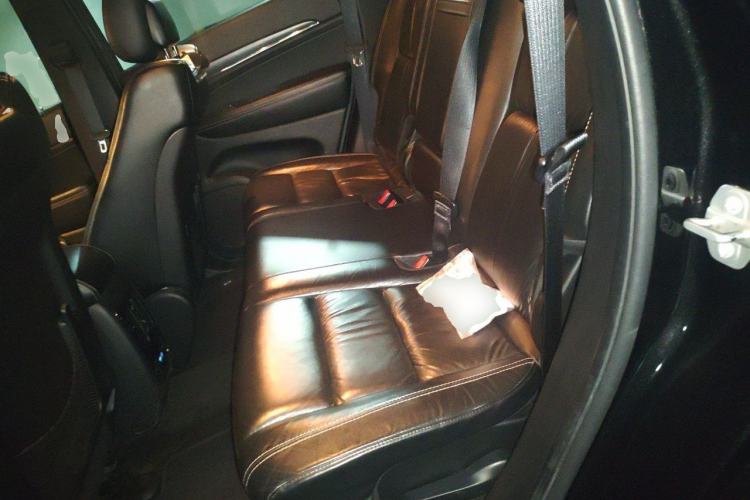 Used Jeep Grand Cherokee 2015 3.0L Comfort Navigation Edition Left Rear Seat