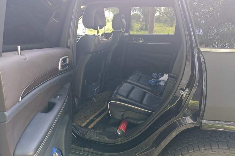 Used Jeep Grand Cherokee 2015 3.6L Luxury Navigation Edition Left Rear Seat
