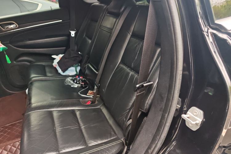 Used Jeep Grand Cherokee 2015 3.0L Comfort Navigation Edition Left Rear Seat