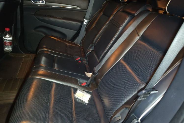 Used Jeep Grand Cherokee 2015 3.6L Luxury Navigation Edition Left Rear Seat