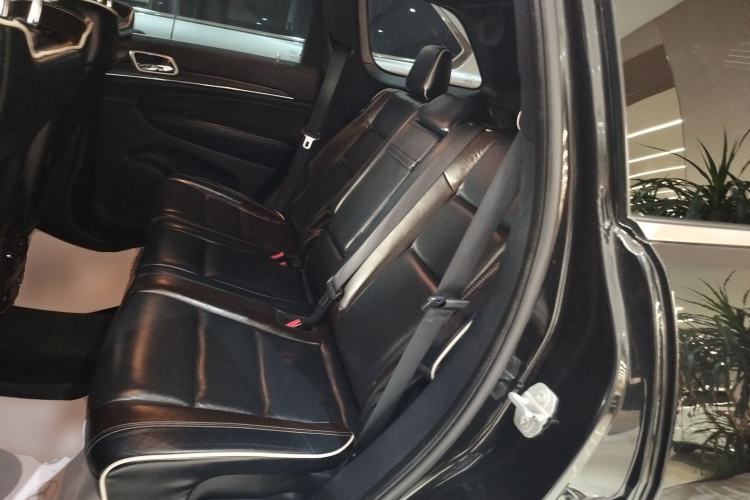 Used Jeep Grand Cherokee 2015 3.6L Luxury Navigation Edition Left Rear Seat