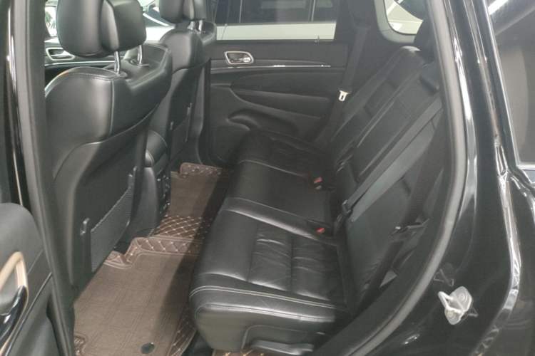 Used Jeep Grand Cherokee 2015 3.0L Comfort Navigation Edition Left Rear Seat