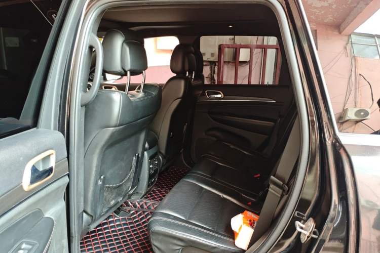 Used Jeep Grand Cherokee 2015 3.0L Elite Navigation Edition Left Rear Seat