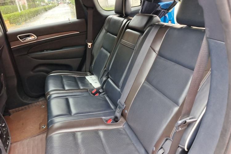 Used Jeep Grand Cherokee 2015 3.6L Luxury Navigation Edition Left Rear Seat