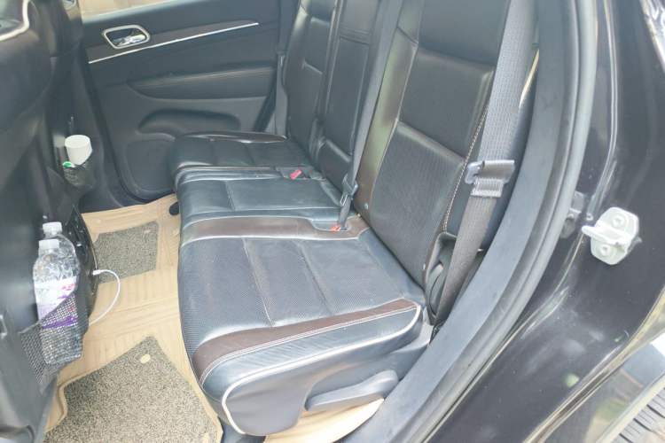 Used Jeep Grand Cherokee 2015 3.6L Luxury Navigation Edition Left Rear Seat