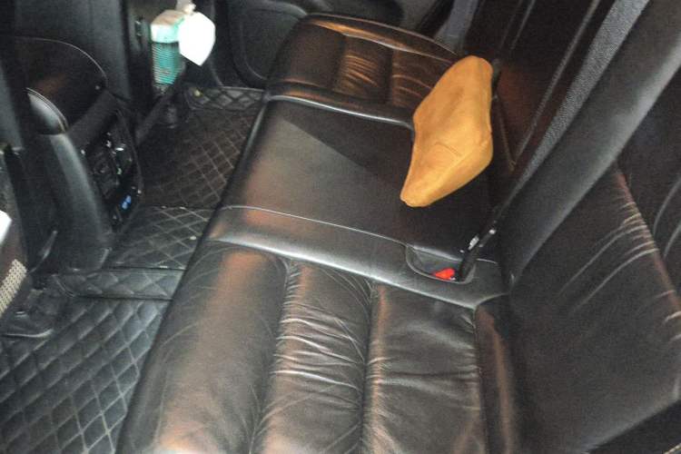 Used Jeep Grand Cherokee 2015 3.0TD Diesel Comfort Navigation Edition Left Rear Seat