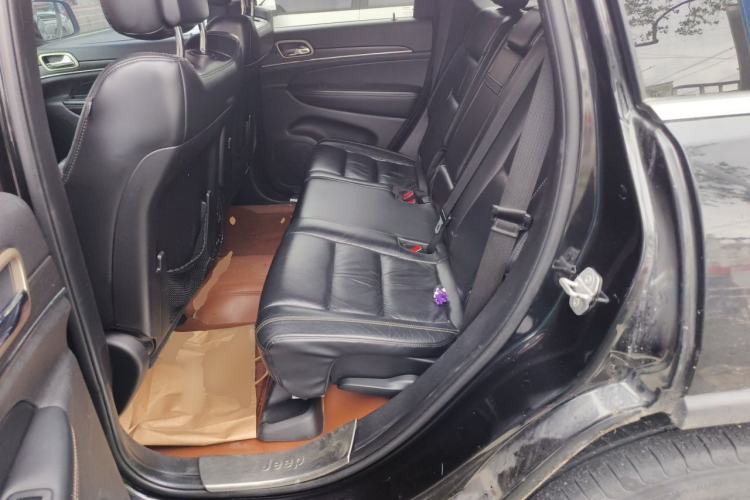 Used Jeep Grand Cherokee 2015 3.0TD Diesel Comfort Navigation Edition Left Rear Seat
