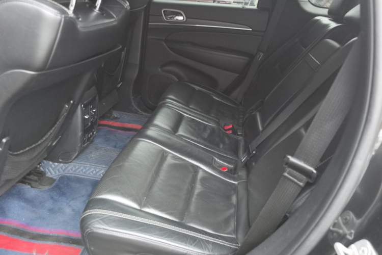 Used Jeep Grand Cherokee 2015 3.0TD Diesel Elite Navigation Edition Left Rear Seat
