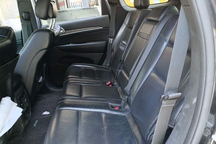 Used Jeep Grand Cherokee 2015 3.0L Elite Navigation Edition Left Rear Seat
